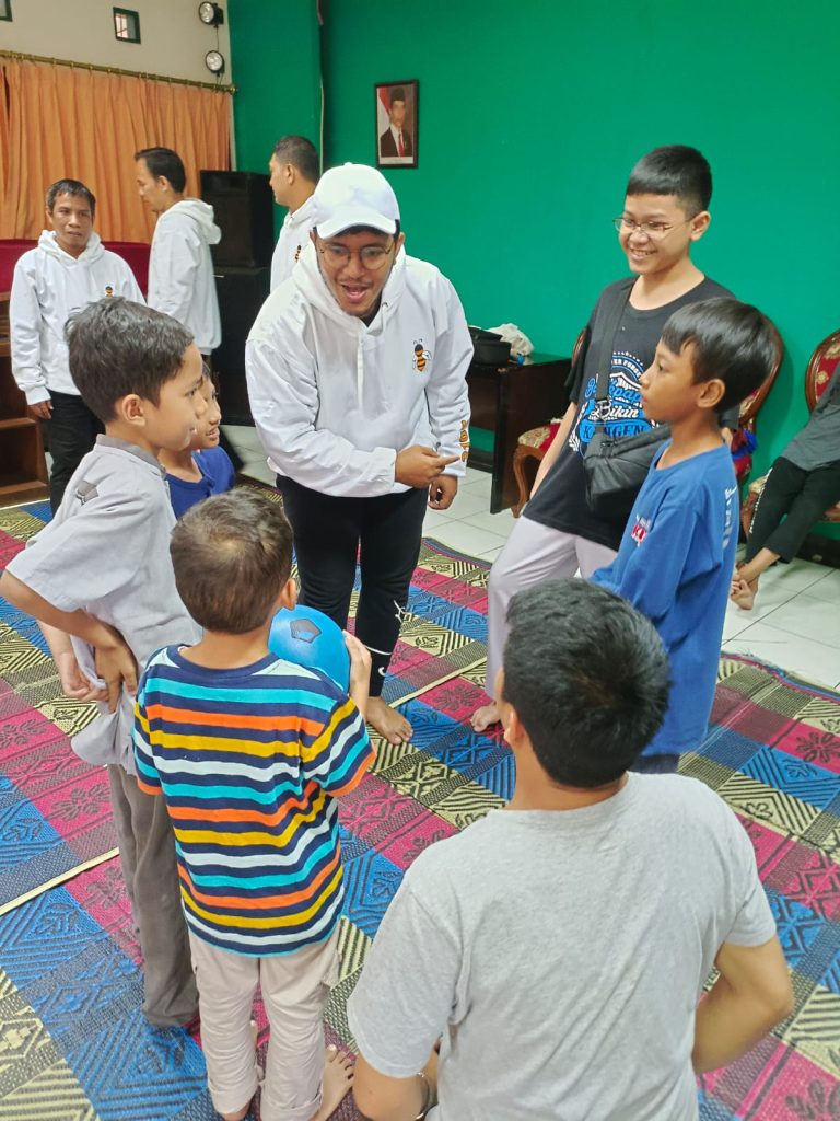 Kegiatan untuk anak di Aula Villa Giri Kembang Cipanas yang asri.