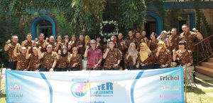 Ruang rapat profesional dan tenang di Villa Giri Kembang Cipanas untuk gathering perusahaan.