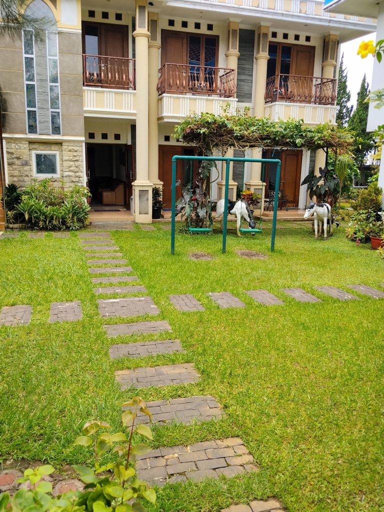 Villa Giri Kembang Cipanas tempat gathering, retreat, pelatihan rapat kerja dan pertemuan keluarga.