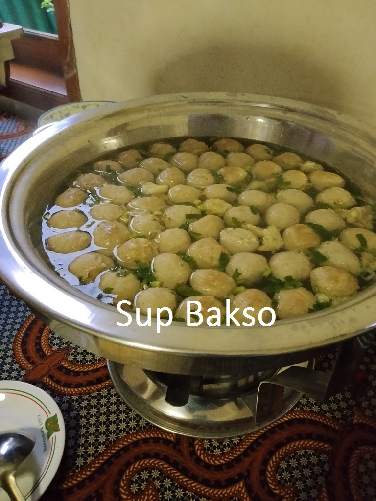 Menu Sup Bakso di Villa Giri Kembang Cipanas
