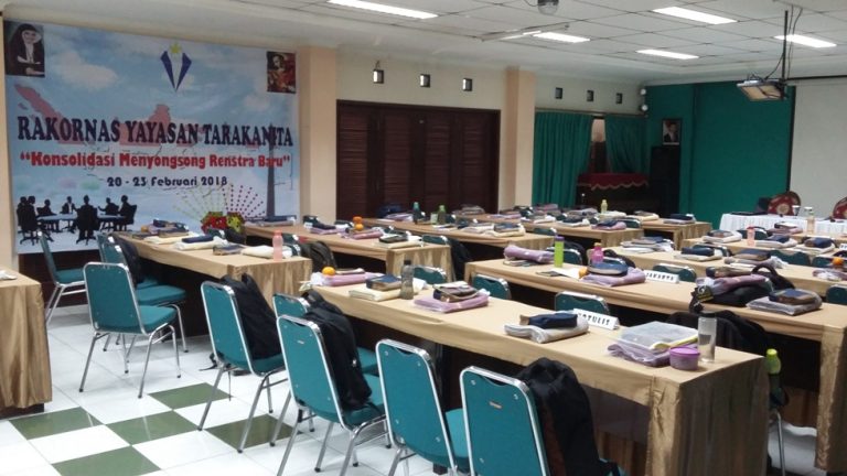Aula dan ruang pertemuan di Villa Giri Kembang Cipanas untuk acara sekolah dan kantor.