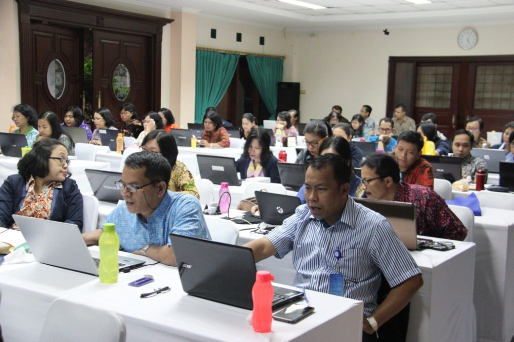 Current image: Fasilitas paket gathering lengkap dan terjangkau di Villa Giri Kembang Cipanas Puncak.