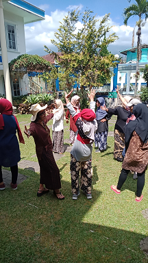 Tempat Berkumpul, Bernyanyi, dan Tertawa Bersama