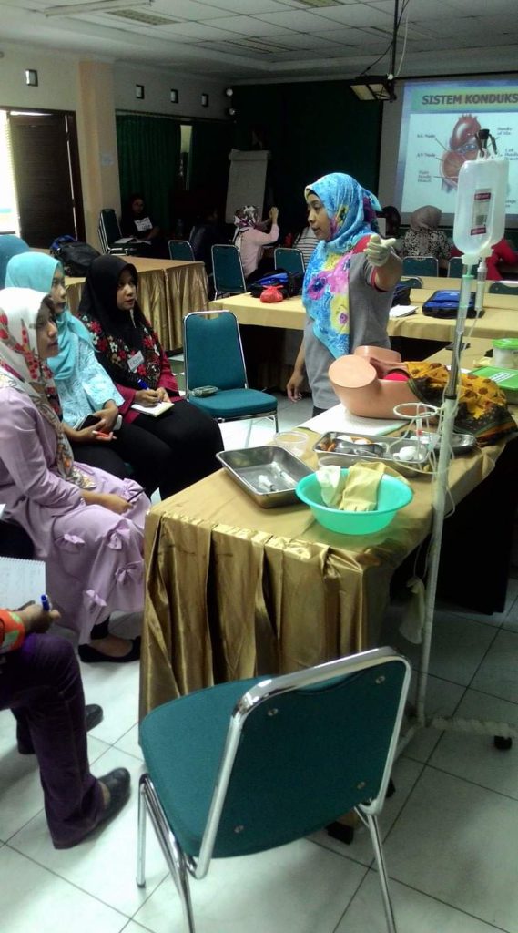 Workshop tenaga kesehatan dengan suasana belajar nyaman di Villa Giri Kembang