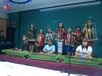 Kegiatan Kesenian di Aula Villa Giri Kembang Cipanas