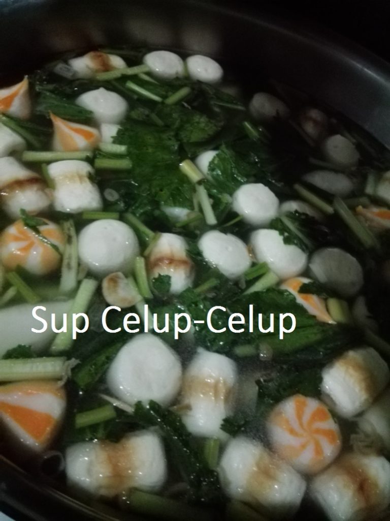 Menu sup celup celup di Villa Giri Kembang Cipanas.